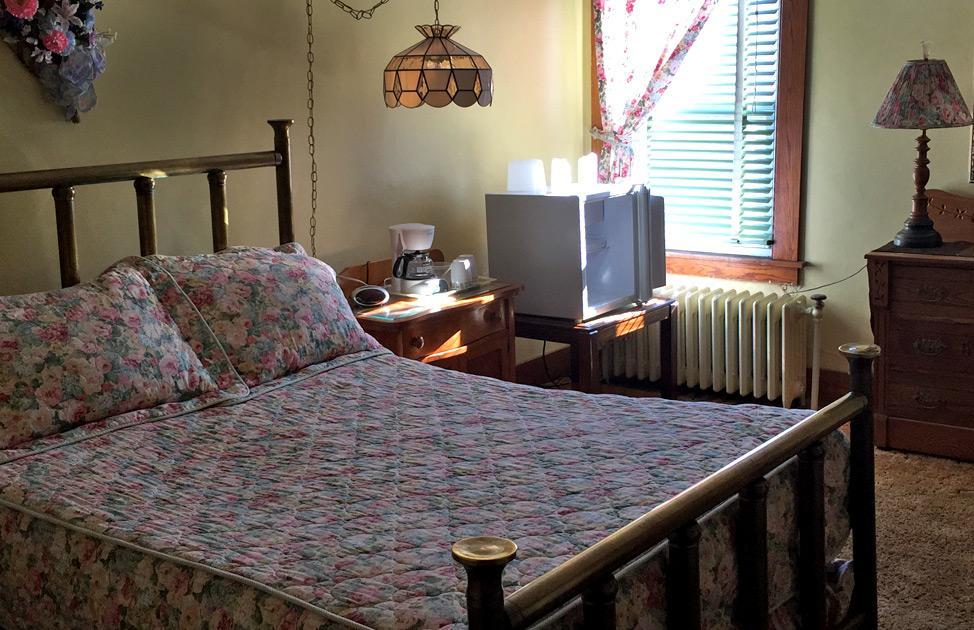 The Stone House Motel & Motor Lodge Ticonderoga Экстерьер фото