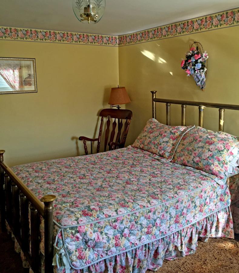 The Stone House Motel & Motor Lodge Ticonderoga Экстерьер фото